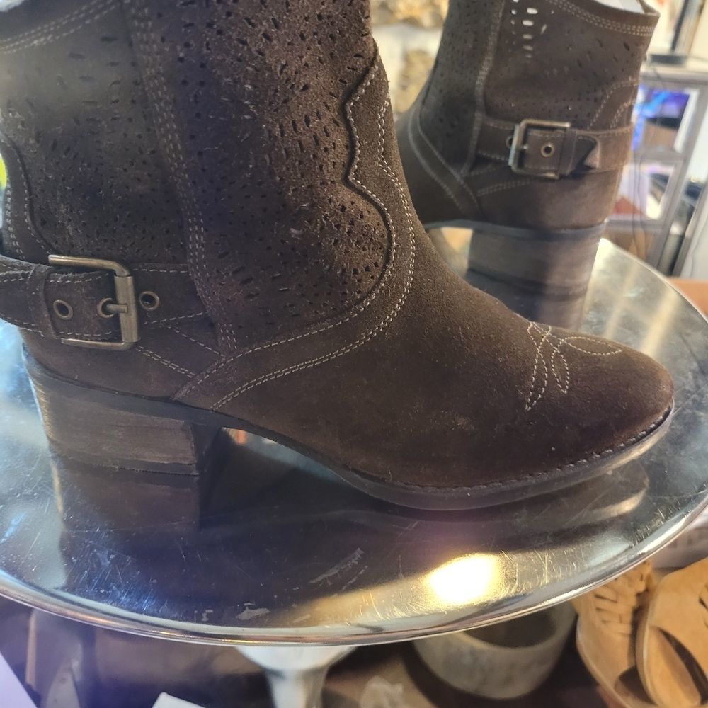 NAUGHTY MONKEY ZOEY BROWN LEATHER BOOTIES w Lazer Cutouts Size 8 Like New Wore1x